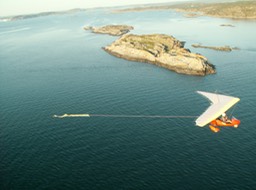 Magnus flyger med flagga 09 06 07 021